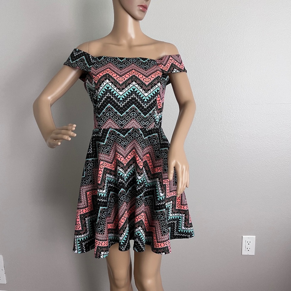 No Boundaries Dress size M(7-9)